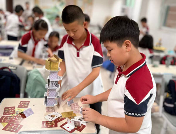 南坪實驗金科小學“晶片創新實驗室”揭牌