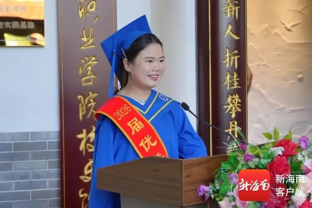 那個用腳寫字的“折翼”女孩，大學畢業啦！關於未來，她說……
