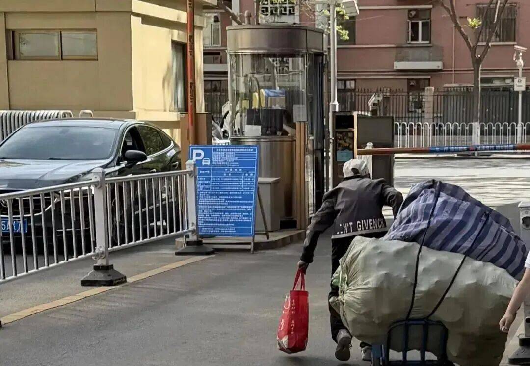“感謝學校讓拾荒老人進校”，這篇論文致謝火了！