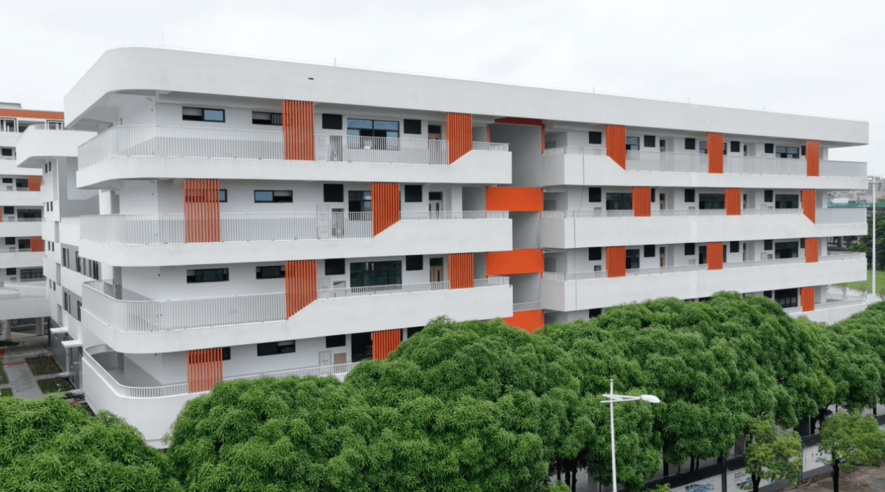東莞灣區中學袁曉勇：深耕灣區育新苗，以深度教育赴未來｜校長專訪