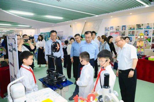 原創共科創 逐光更遠航——青島市南區首屆青少年科創教育大會暨科創教育共同體工作推進會成功舉辦