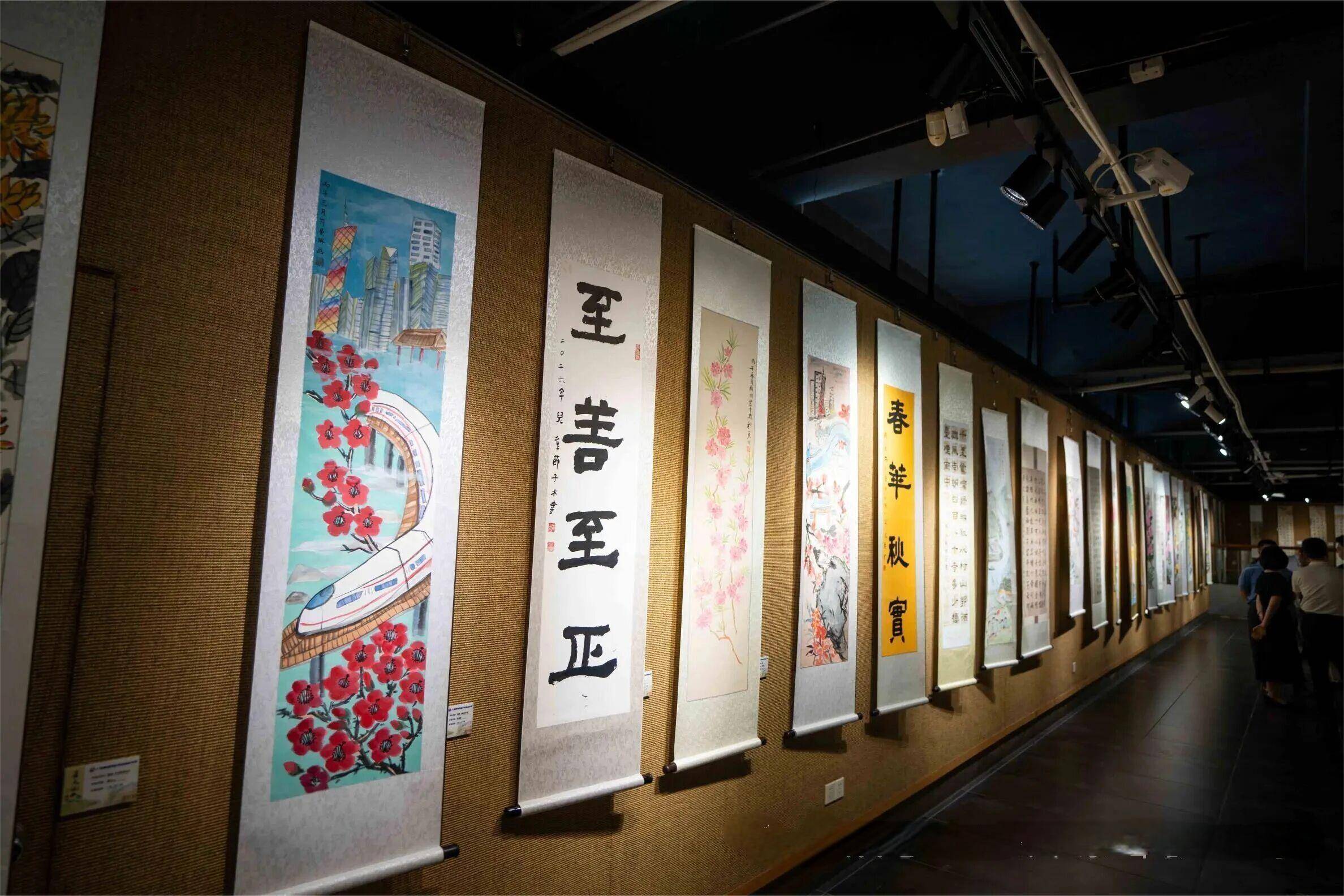 東山培正小學“善美·樹人”慶六一書畫展在越秀區圖書館開幕