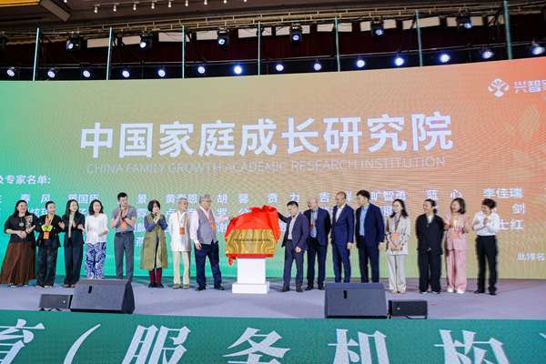 遇到育兒難題的家庭怎麼選擇合適的家庭教育服務