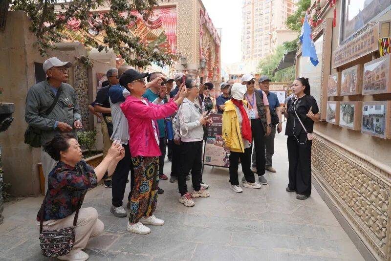 旅遊興疆！2026年首趟“京和號”旅遊專列開進和田