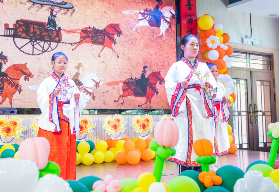 “涇”彩六一！漕涇小學辦“非遺童樂會”，萌娃玩嗨了！