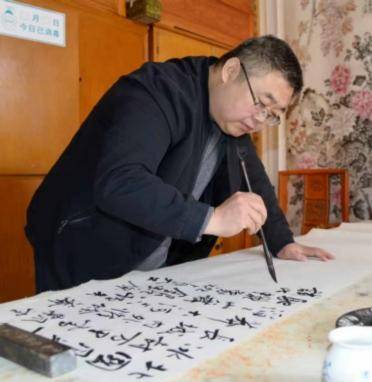 原創為人修正氣 揮墨韻清骨——記臨沂市書法家協會副主席孫緒山