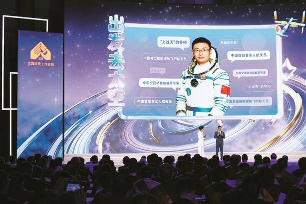 畫裡有話 | 把論文寫在祖國大地上