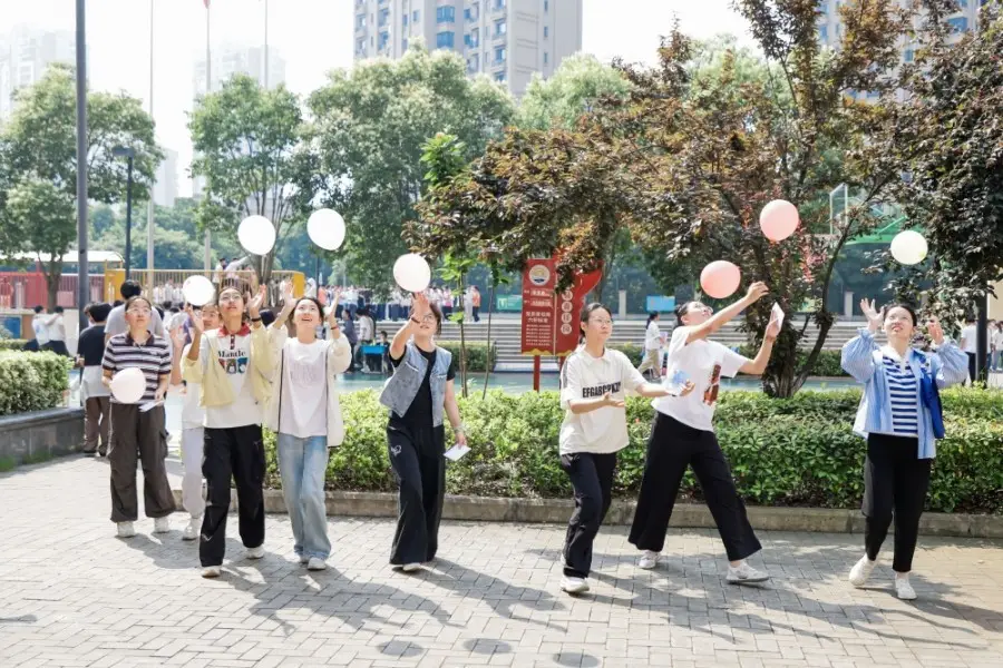 合肥這所中學九年級學生趣味遊戲逐夢前行