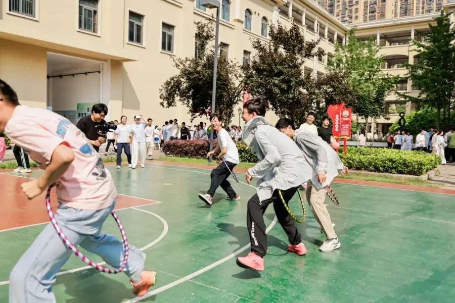 合肥這所中學九年級學生趣味遊戲逐夢前行