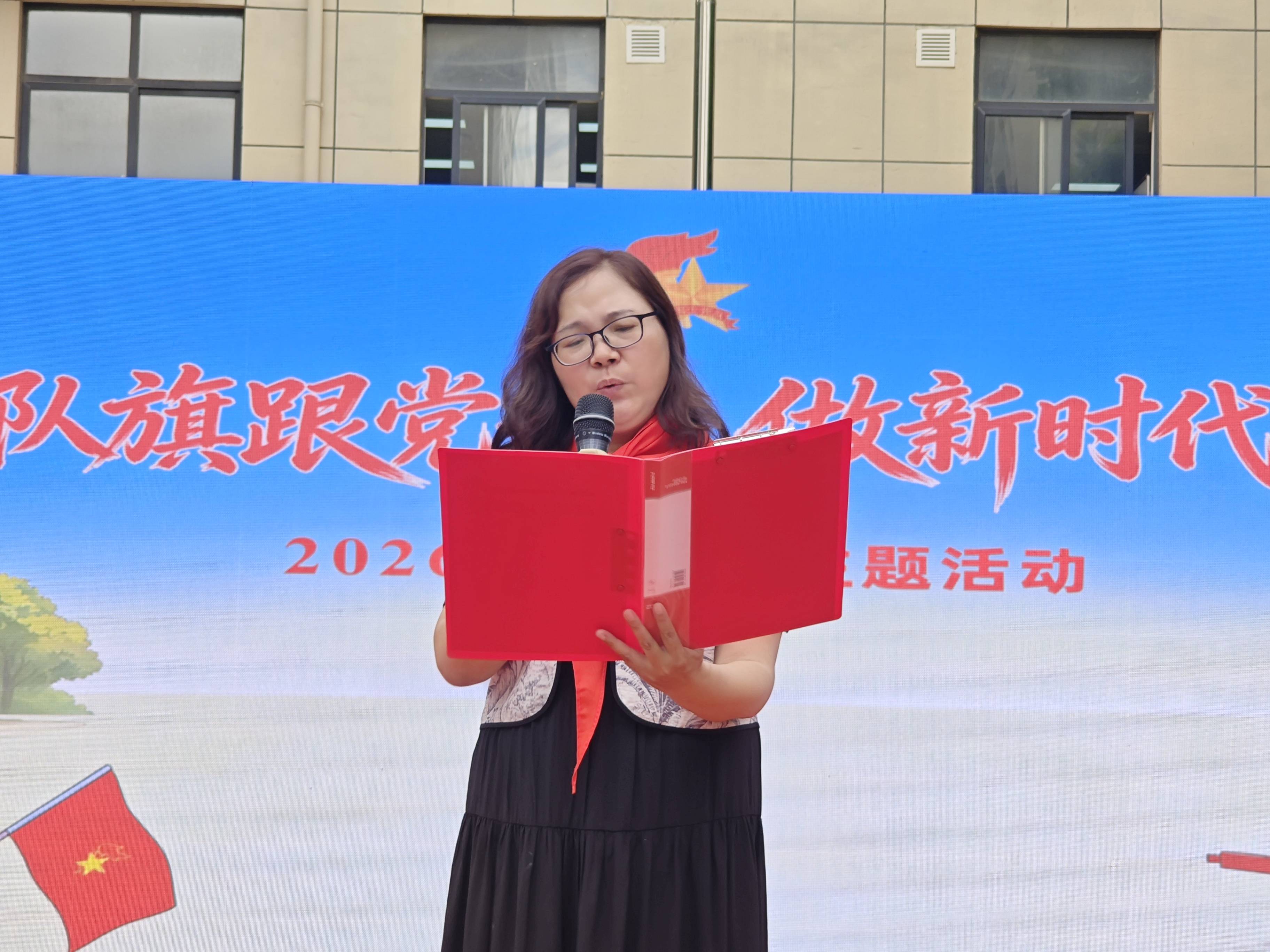 鄭州高新區蓮花街小學喜迎新隊員