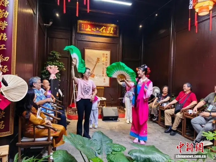 臺青走進江西會昌戲劇小鎮 共同文化記憶喚鄉愁