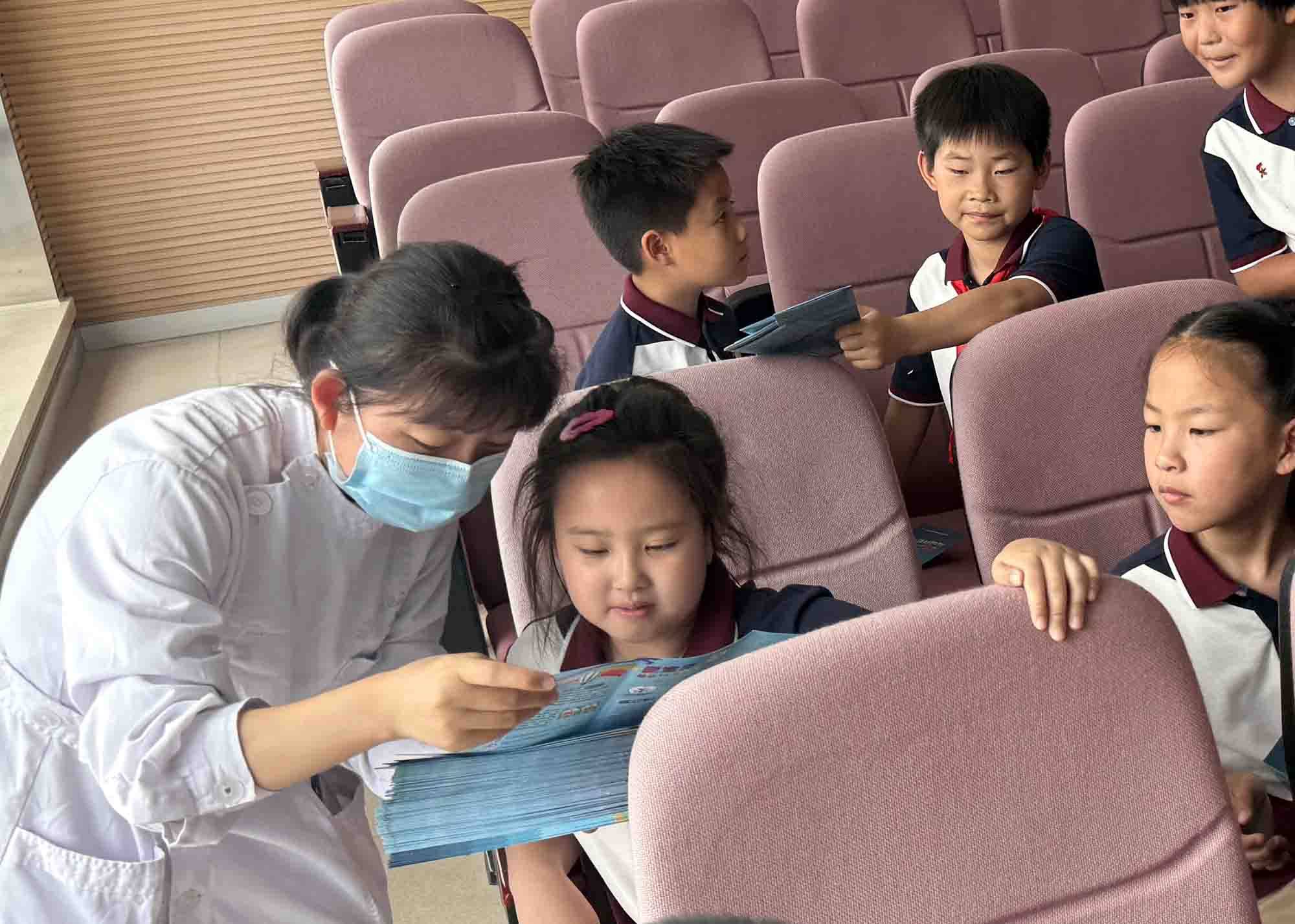 蘇州錦帆社羣衛生服務中心醫療團隊走進滄浪實驗小學開展口腔健康科普講座