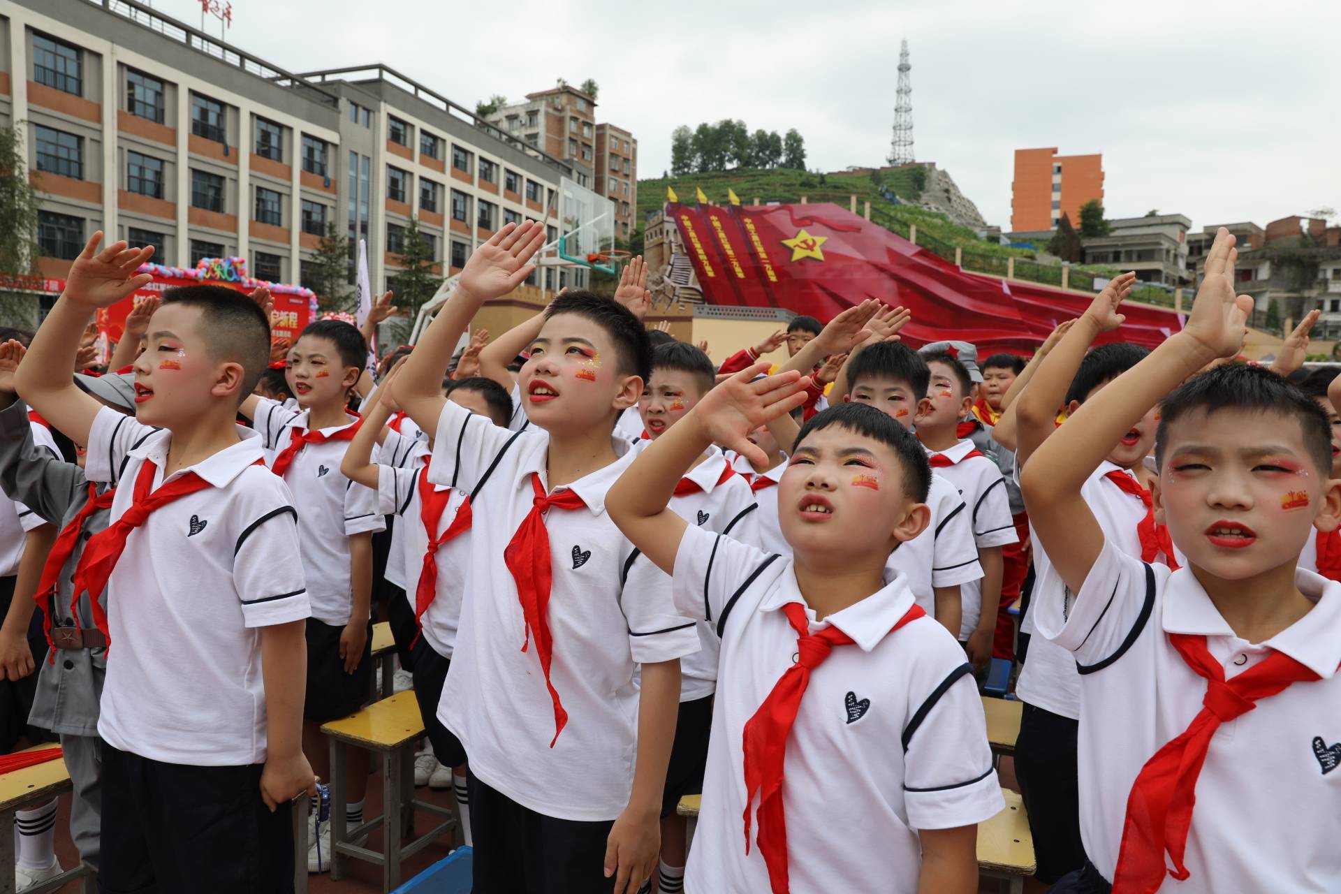中國工農紅軍貴州畢節七星關紅軍小學軍地聯動禮讚別樣“六一”