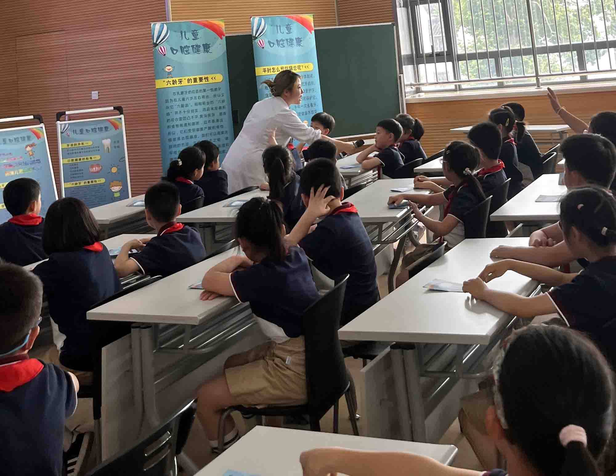 蘇州錦帆社羣衛生服務中心醫療團隊走進滄浪實驗小學開展口腔健康科普講座