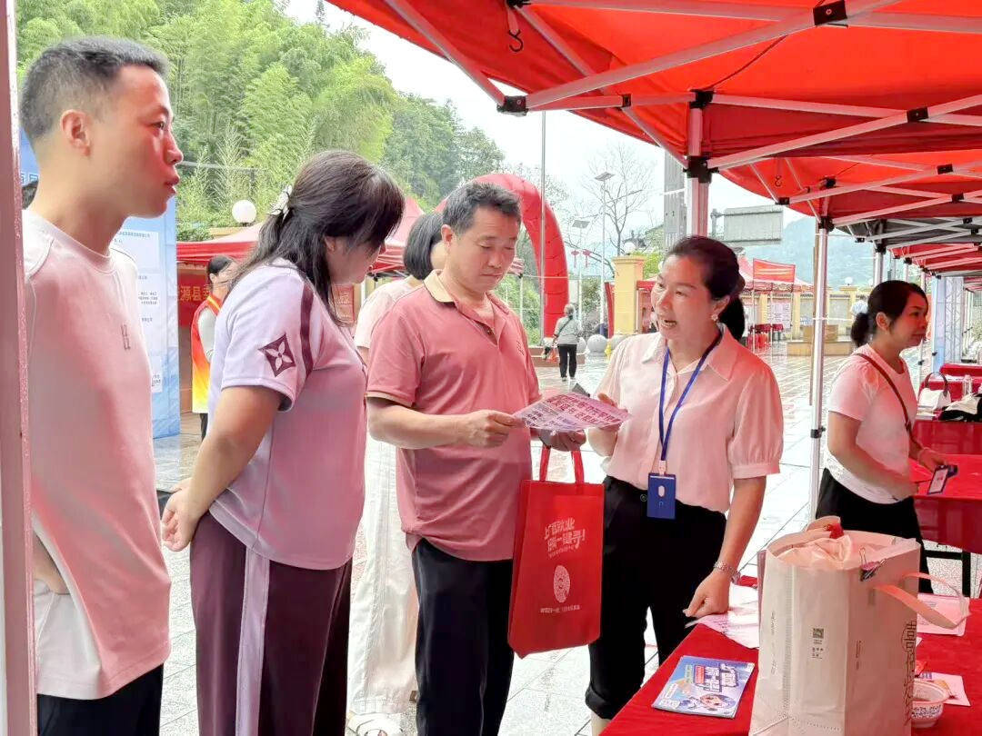 資源縣舉辦易地搬遷專場招聘會