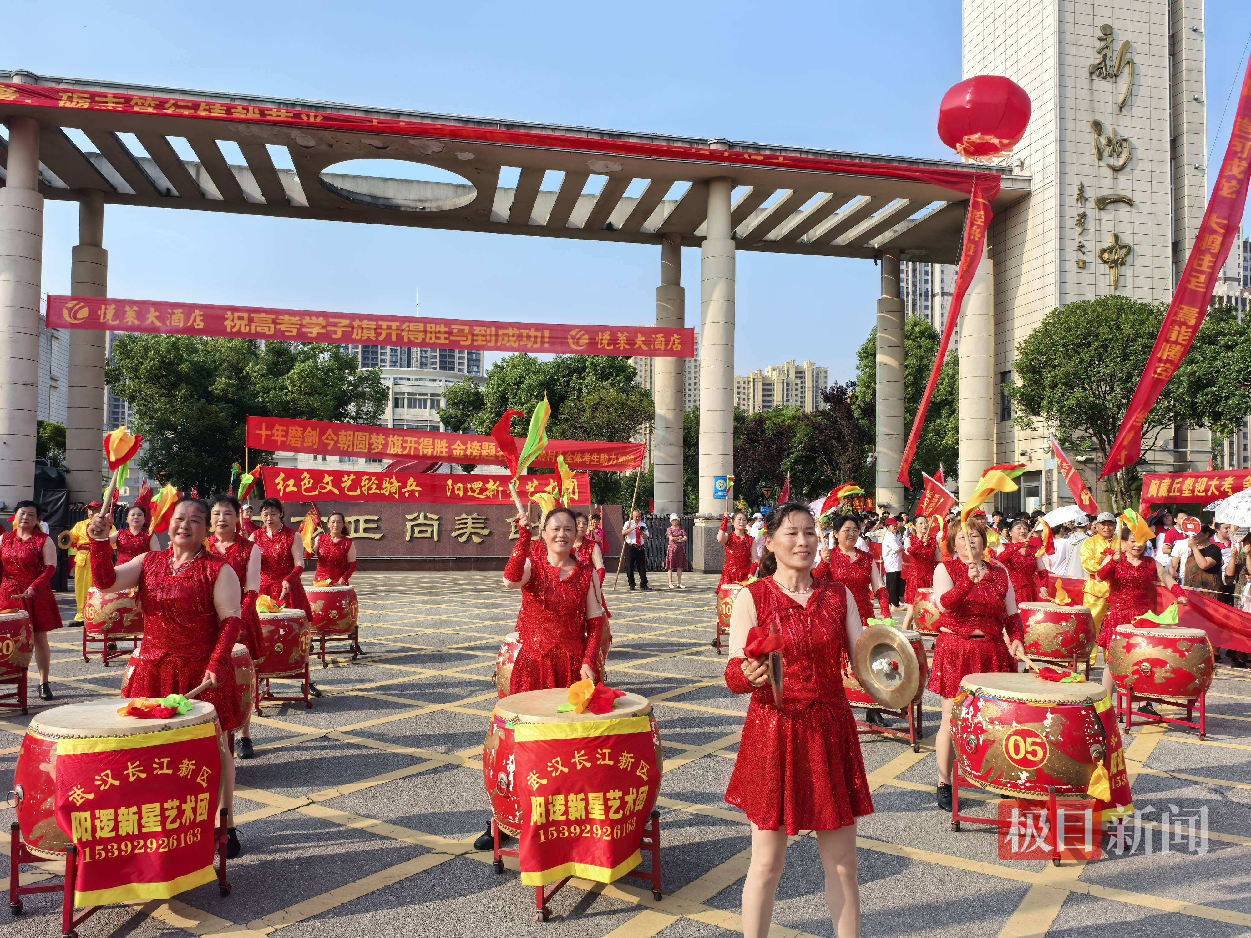 武漢新洲萬人空巷送考！鼓聲裡奔湧“教育之鄉”深情