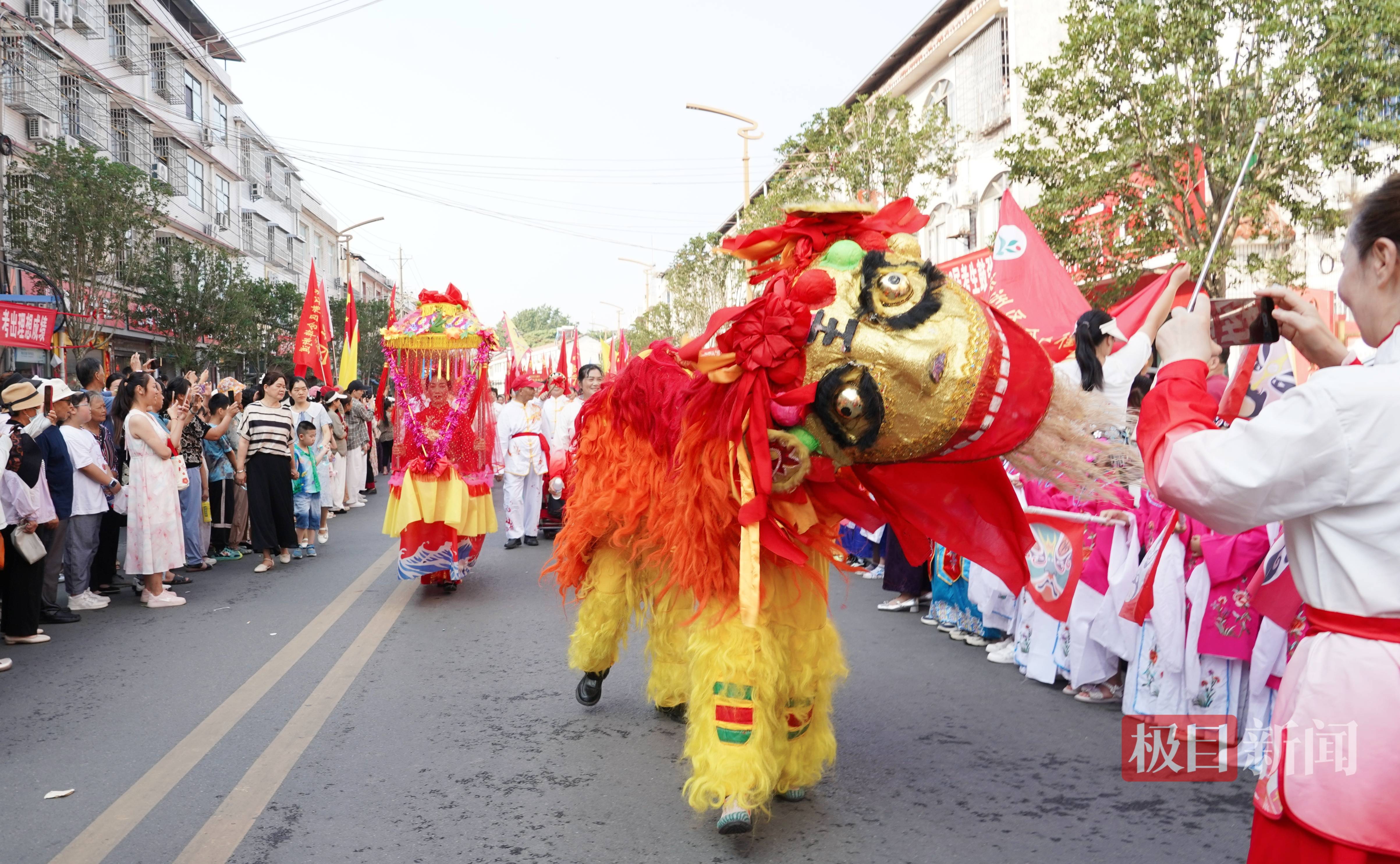武漢新洲萬人空巷送考！鼓聲裡奔湧“教育之鄉”深情