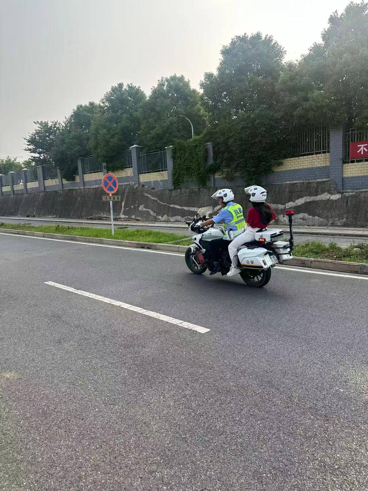 考生不慎遺失眼鏡，江夏執勤交警火速助其取回