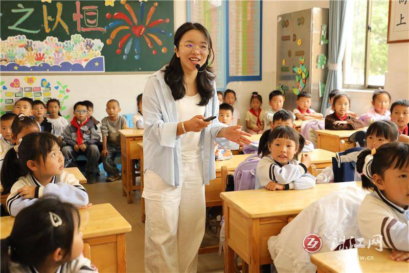 會澤縣鍾屏幼兒園開展幼小銜接“趣遊小學”活動