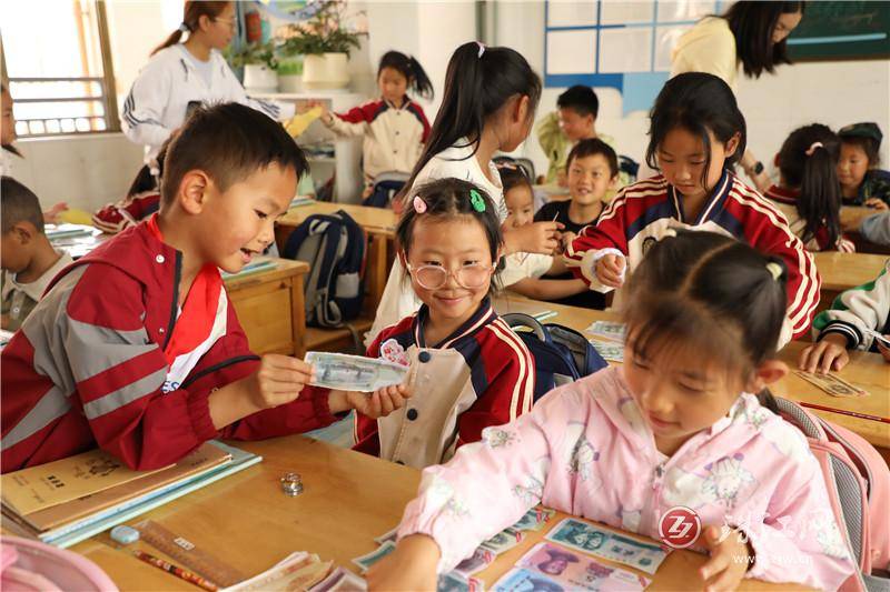 會澤縣鍾屏幼兒園開展幼小銜接“趣遊小學”活動