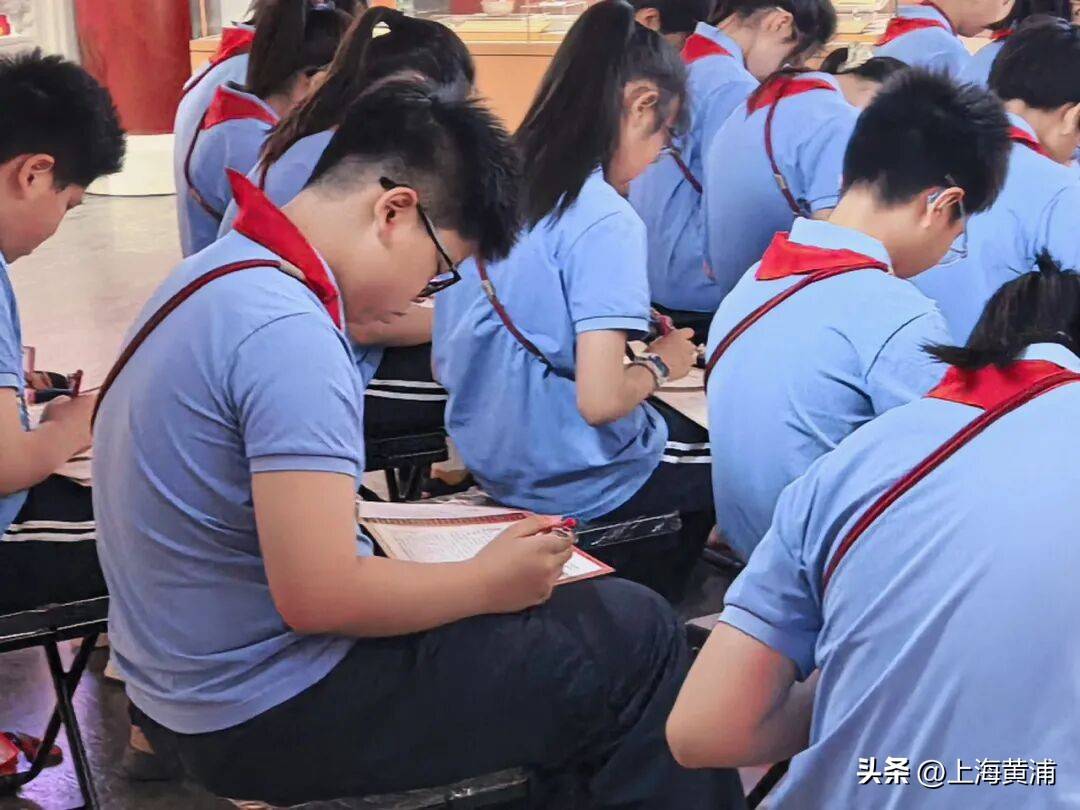 石庫門前同上思政課，上師大附屬黃浦梅溪小學“樹德課堂·黃浦區紅色週一大思政課”
