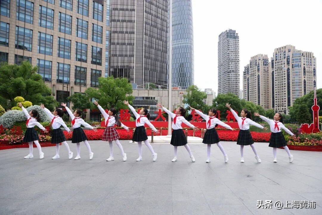 石庫門前同上思政課，上師大附屬黃浦梅溪小學“樹德課堂·黃浦區紅色週一大思政課”