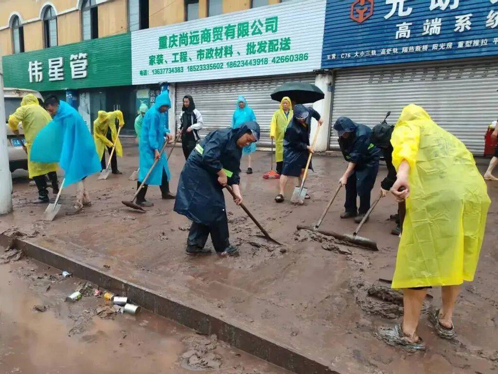 重慶城市管理部門快速清理倒伏樹木，本輪強降雨應對工作有序收尾