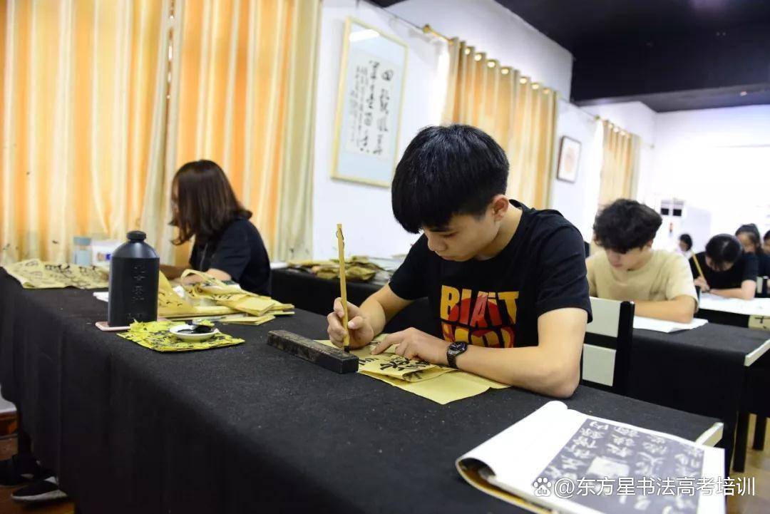 湖南書法高考培訓學校-高考書法集訓班哪裡好-高考書法專業的學校有哪些-高考書法集訓機構-湖南最好的書法高考培訓-書法藝考培訓班