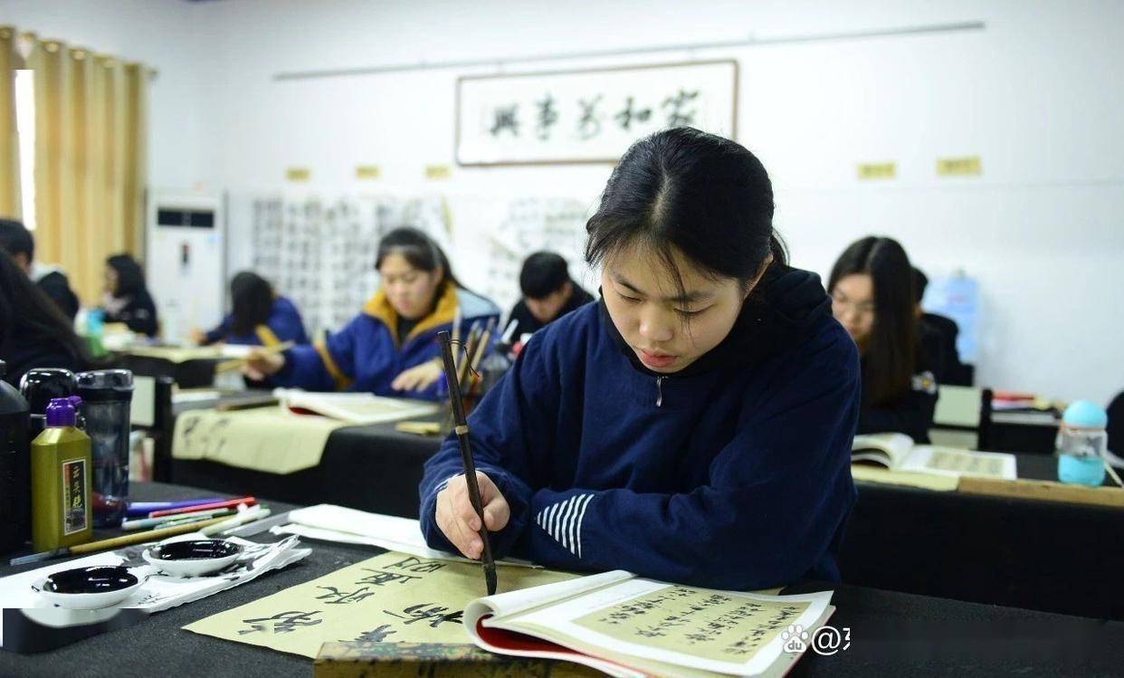 湖南書法高考培訓學校-高考書法集訓班哪裡好-高考書法專業的學校有哪些-高考書法集訓機構-湖南最好的書法高考培訓-書法藝考培訓班