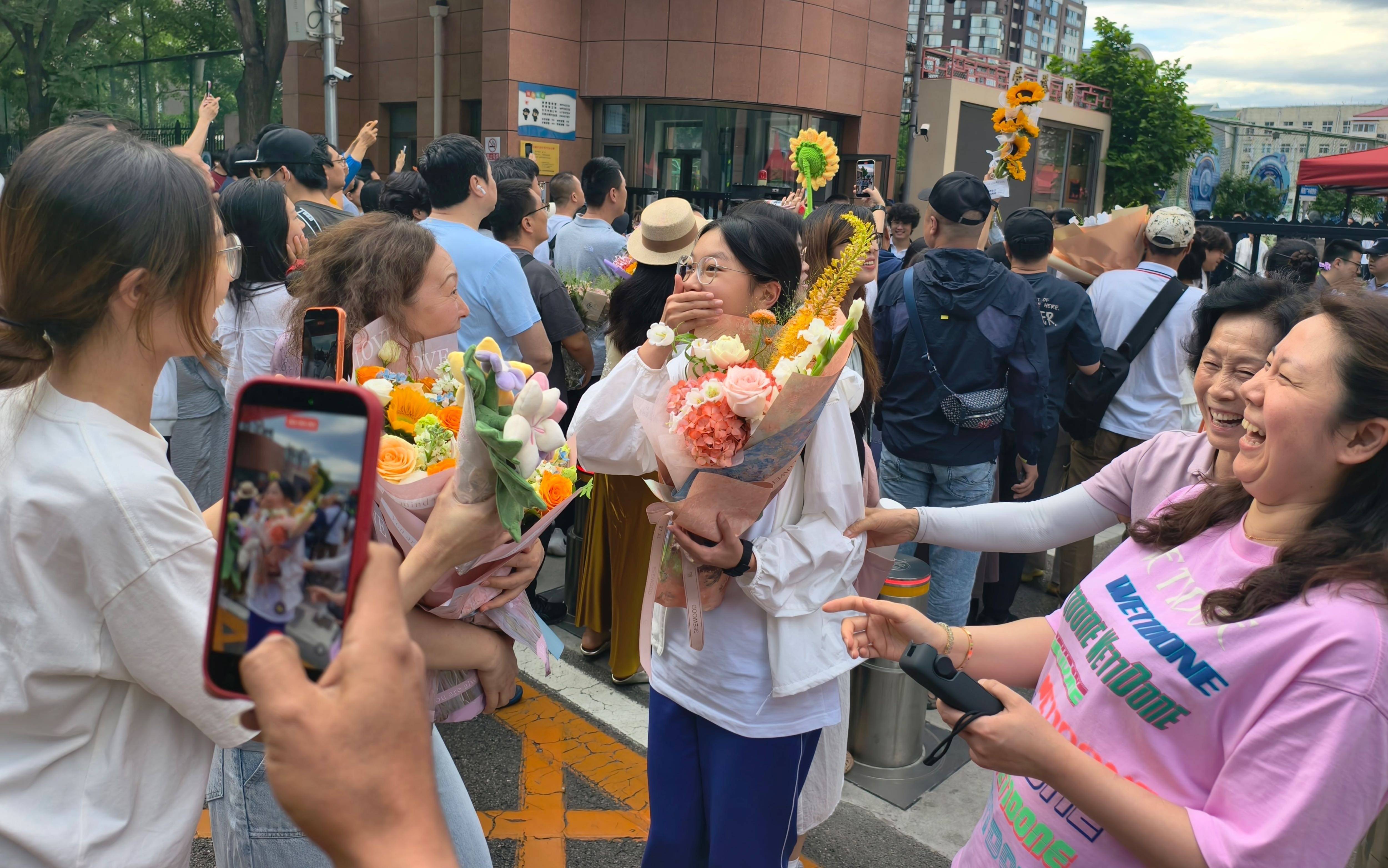 2026年高考收官，廣渠門中學考點溫情滿溢