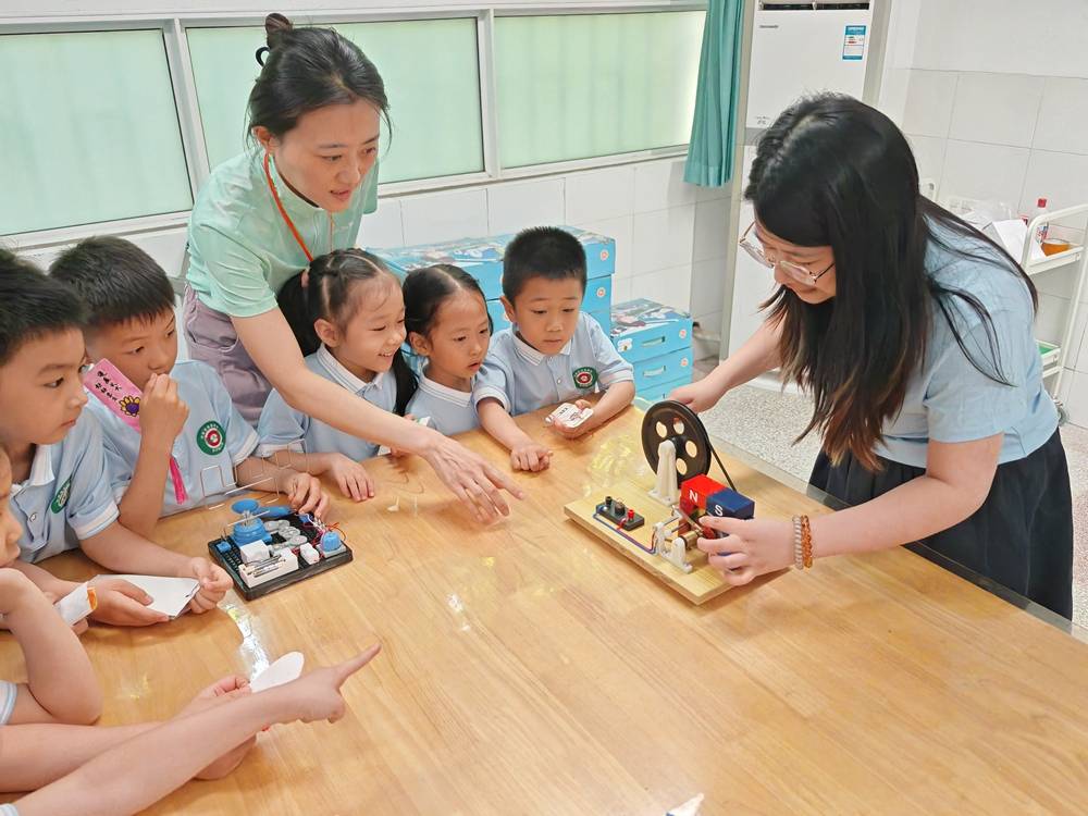 幼小同行 快樂啟新程 ——河南省省直機關藝術幼兒園走進工人第一新村小學