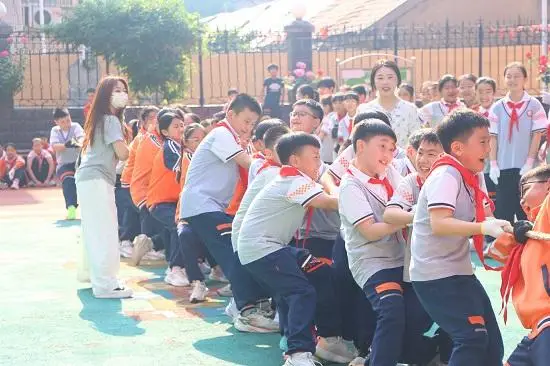 原創臨沂第四實驗小學舉行拔河比賽