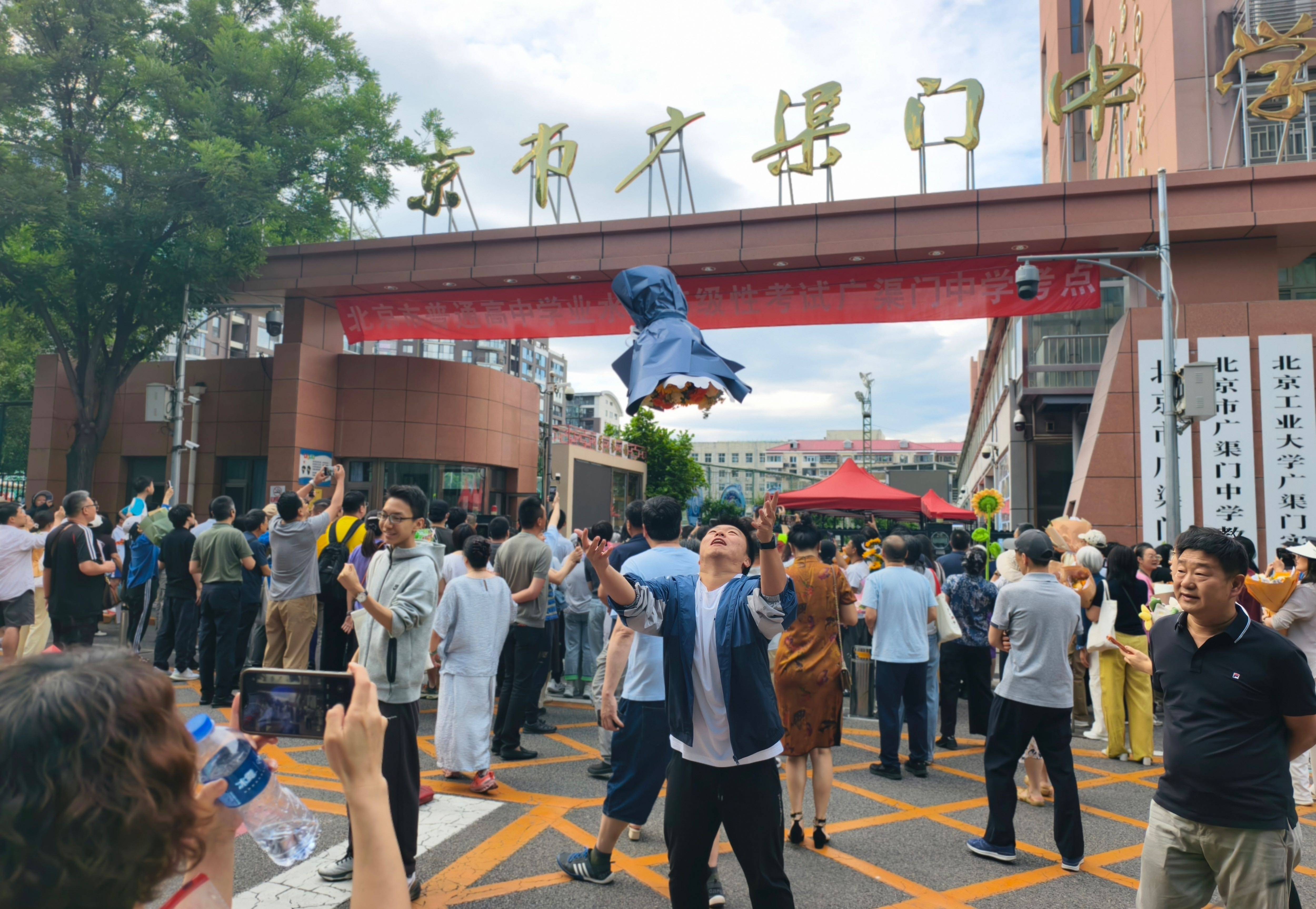 2026年高考收官，廣渠門中學考點溫情滿溢