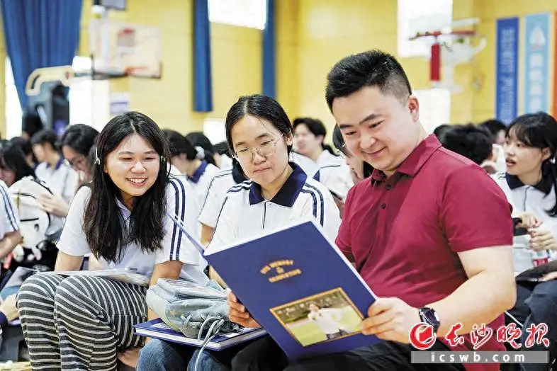 原創長沙多所中學舉行高三畢業典禮暨成人禮，叩謝師恩，奔赴時代新程｜ 2026升學季·高考