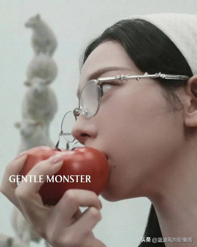 原創柳智敏 大片｜番茄甜園織童趣，眼鏡少女破次元