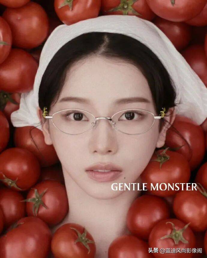 原創柳智敏 大片｜番茄甜園織童趣，眼鏡少女破次元