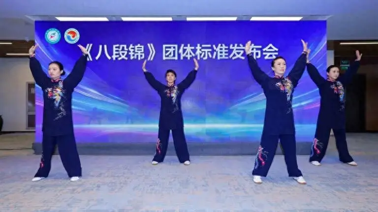 八段錦國家級“教材”來了！（收藏了就要真練）