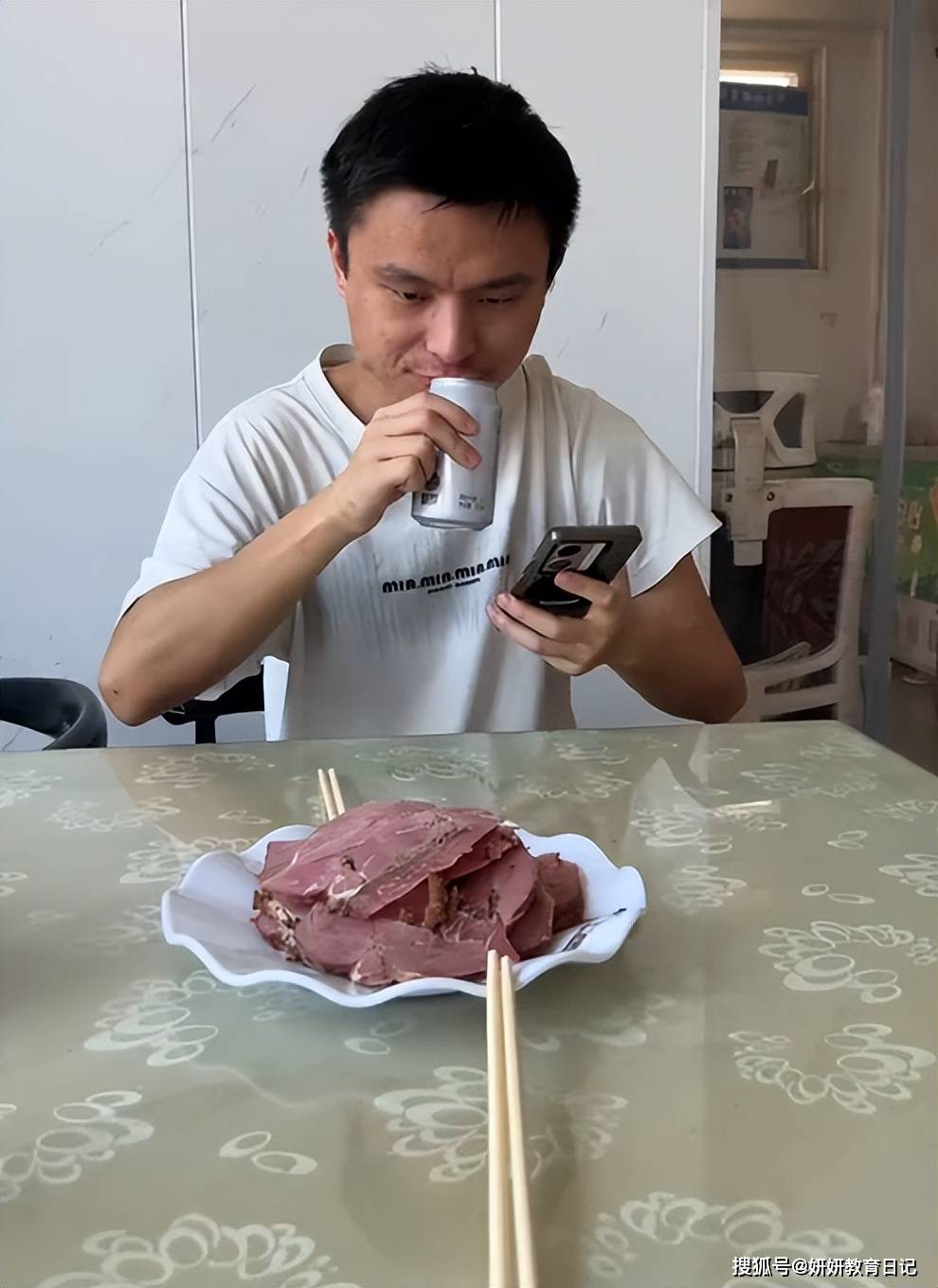 原創“你兒子長相不對勁！”家長驕傲曬研究生，網友：娶媳婦有點困難