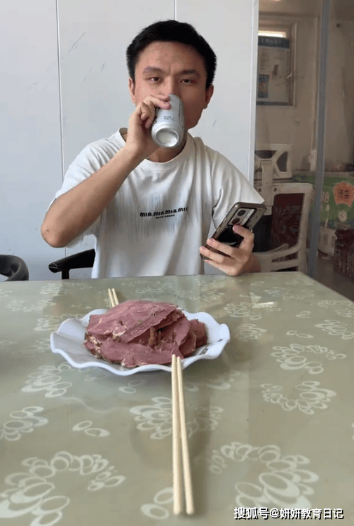 原創“你兒子長相不對勁！”家長驕傲曬研究生，網友：娶媳婦有點困難