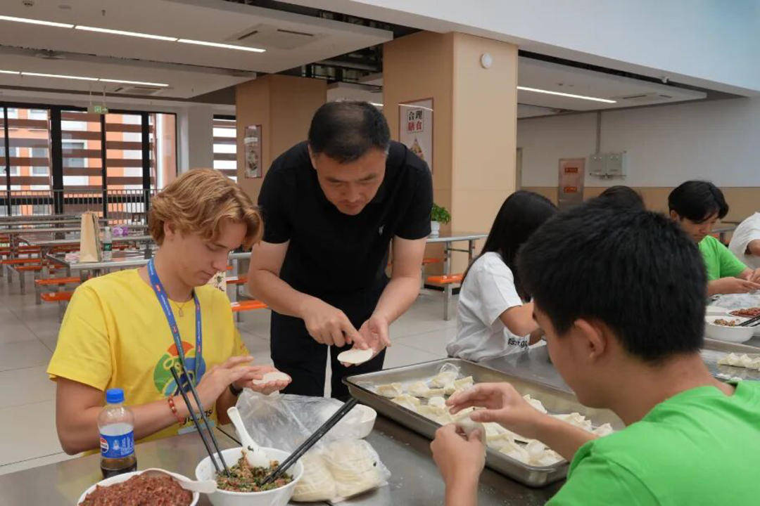 美國加州師生團來太倉交流：從江南水鄉到智慧物流，美國學生直呼“太酷了”