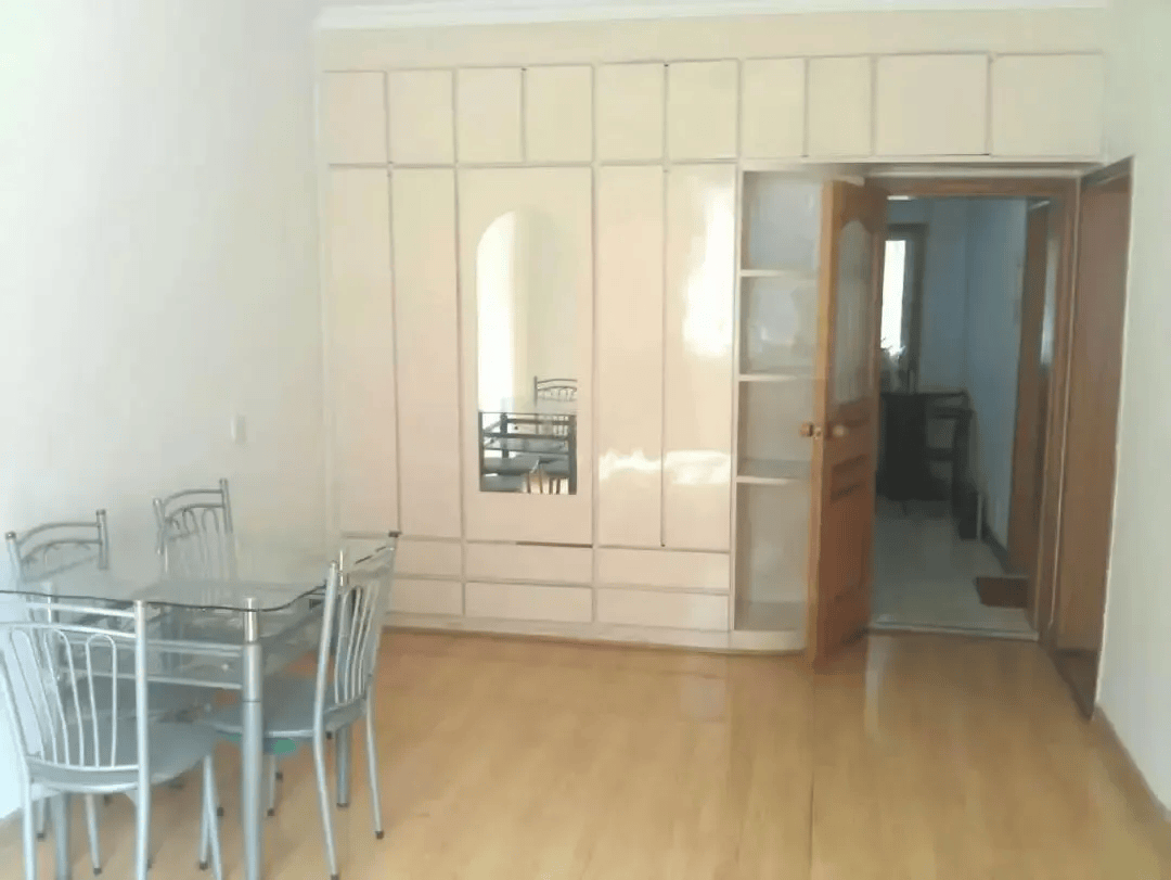 裝修工人因走錯樓層，誤將303室當403室拆成毛坯，屋內牆面、吊頂、傢俱家電盡數拆除！法院：包工頭賠償5000元、施工工人賠償6000元