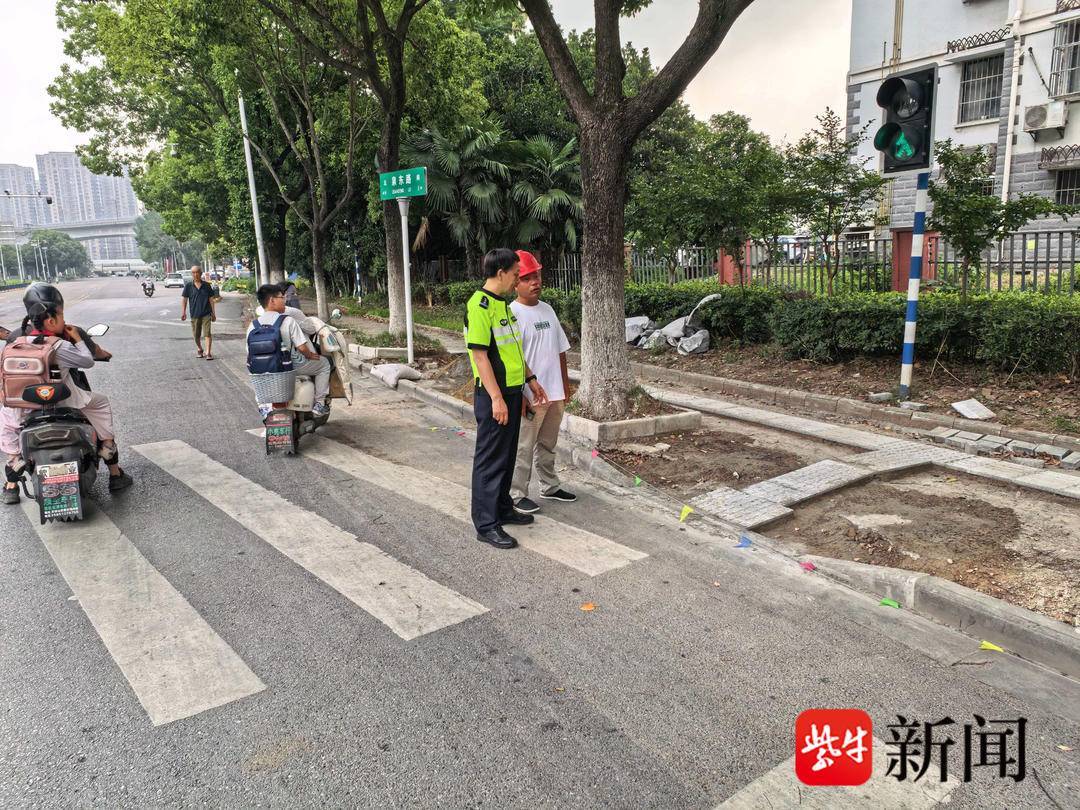 路牙子的微改造，讓老人孩子過街不再與汽車搶道