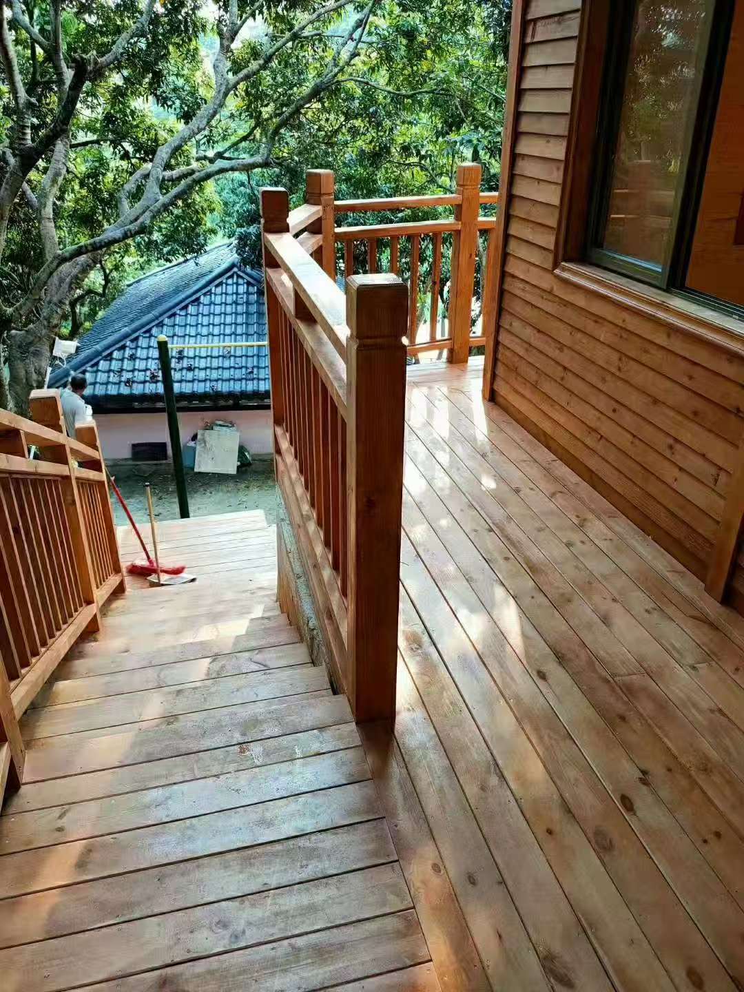 陽光房地板工程｜防腐木地板定製化設計