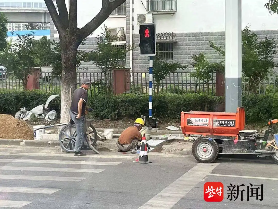 路牙子的微改造，讓老人孩子過街不再與汽車搶道