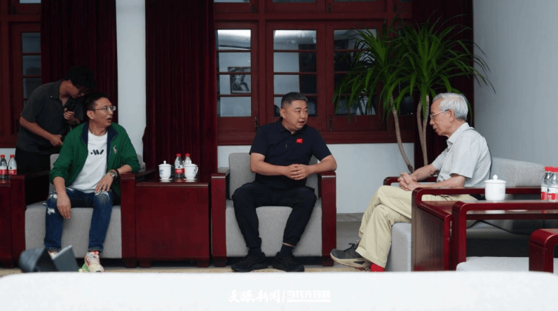 致敬先輩！貴州師範大學原創話劇《烽火長歌謝六逸》在復旦大學成功上演