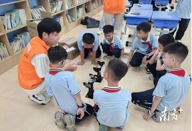 趣味實驗進課堂！汕尾職院師生赴香洲街道中心小學開展科普活動