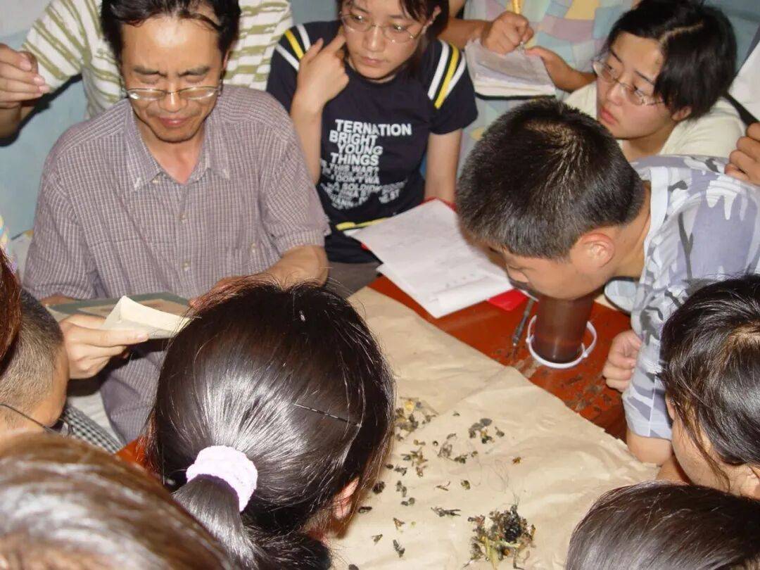 彌留之際將學生論文一一託付，寧應之的“師者”閉環