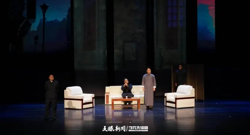 致敬先輩！貴州師範大學原創話劇《烽火長歌謝六逸》在復旦大學成功上演